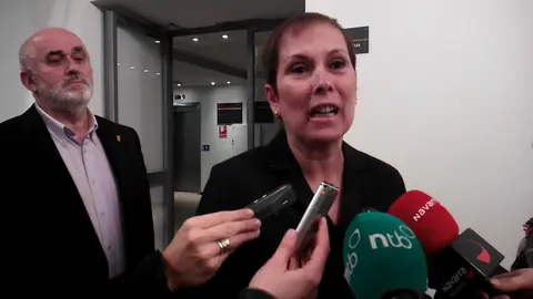 Barkos atiende a los medios antes de la reunión con las Apymas.