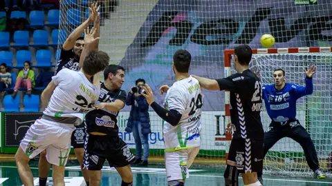 Partido de la Liga Asobal entre Helvetia Anaitasuna y Ademar León (27-27). IÑIGO ALZUGARAY. -9