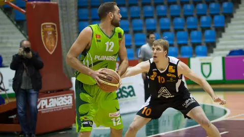 Partido entre el Planasa Navarra y el Actel Força Lleida. IÑIGO ALZUGARAY. -6
