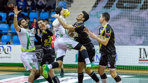 Partido entre el Helvetia Anaitasuna y el Naturhouse La Rioja (33-31). IÑIGO ALZUGARAY (8)