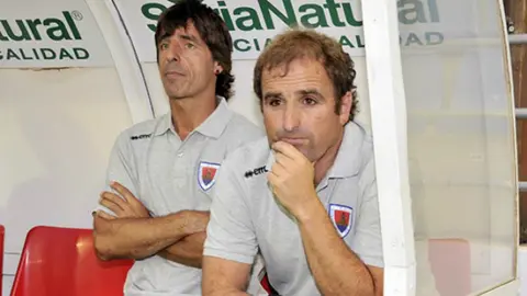 Jagoba Arrasate junto a Bittor Alkiza en el banquillo del Numancia.