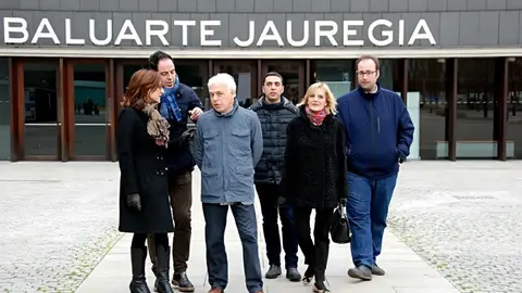 El candidato del PSN-PSOE al Congreso, Jesús Mari Fernández, en un acto de campaña en Baluarte.