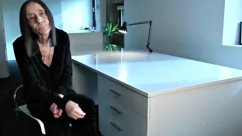 La artista Elena Asins.