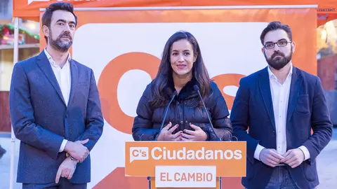 Acto de campaña de Ciudadanos en la Plaza del Castillo con Begoña Villacís, Diego Ubis, Ramón Romero y Manuel Mozota (3). IÑIGO ALZUGARAY