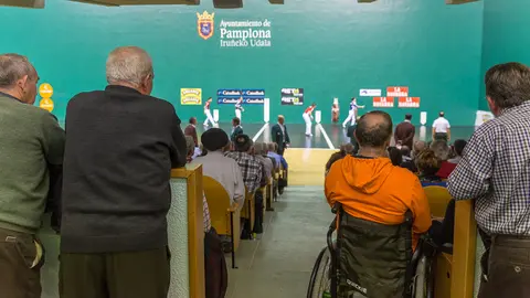 Partido entre Olaizola II-Urrutikoetxea y Merino II y Altuna III disputado en el frontón Labrit (22-13)-31. IÑIGO ALZUGARAY