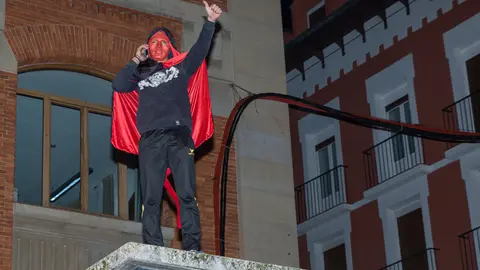 Nochevieja de disfraces en Pamplona (207). IÑIGO ALZUGARAY