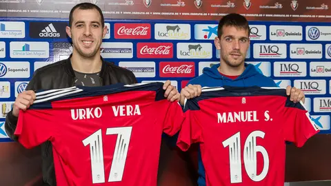 Pedja Vasiljevic, director deportivo de Osasuna, presenta a Urko Vera y Manuel Sánchez como nuevos jugadores del equipo rojillo(4). IÑIGO ALZUGARAY