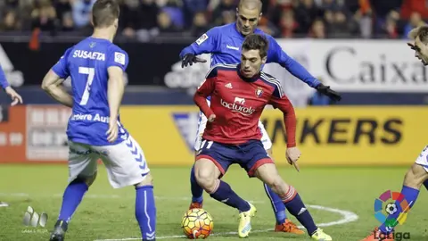 Álex Sánchez en acción ante el Oviedo.