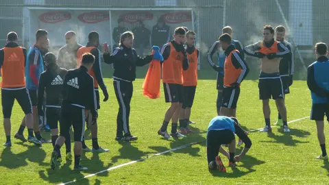 Entrenamiento de Osasuna con niebla.