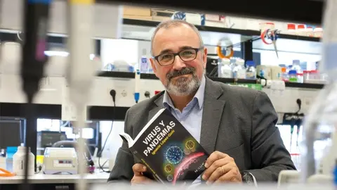 Ignacio López-Goñi, catedrático de Microbiología de la Universidad de Navarra, alerta sobre una futura pandemia en su nuevo libro.