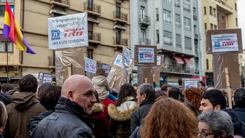 Multitudinaria manifestación en Pamplona en apoyo a las trabajadores de TRW (3). IÑIGO ALZUGARAY