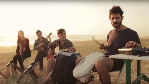 El grupo de Belize cantando en directo.