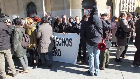 Concentración por los derechos de los trabajadores frente al Palacio de Navarra 3. S.REDÍN