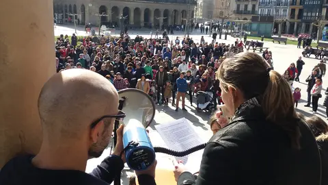 Concentración de la Comunidad Educativa de EE.II. 20160221_124444
