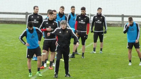 Martín con sus jugadores en Tajonar.