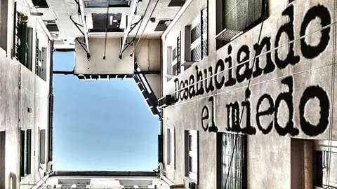 'Desahuciando el miedo' sobre el trabajo de la Plataforma de Afectados por la Hipoteca (PAH) de Pamplona.