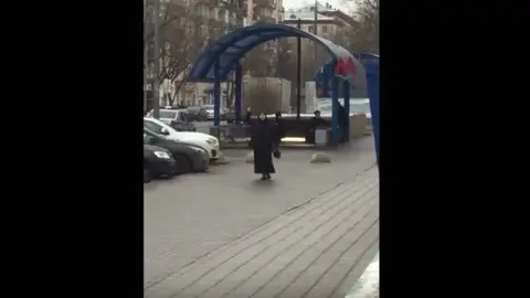 Detenida en Moscú una mujer con la cabeza cortada de una niña en las manos.