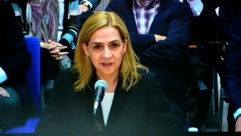 Imagen de la infanta Cristina a través del monitor de la sala de prensa de la Escuela Balear de la Administración Pública (EBAP). EFEATIENZA