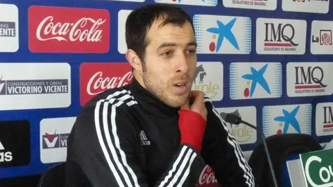 El delantero Urko Vera en rueda de prensa.