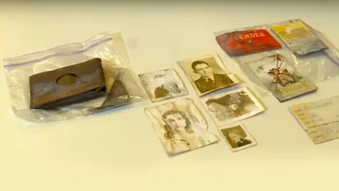 Pierde su cartera en la Segunda Guerra Mundial y la recupera 71 años después.