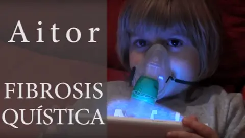 Aitor, un niño navarro que padece fibrosis quística.