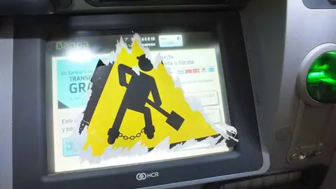 Desperfectos tras la manifestación de LAB en Pamplona.  (6)