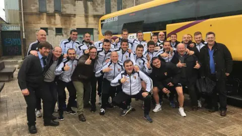 La expedición del Tudelano antes de volver de Villaviciosa con los tres puntos. Twitter.