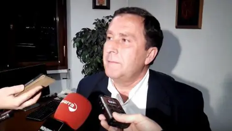 Rafa del Amo atiende a los periodistas.