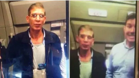 Imagen del secuestrados con uno de los pasajeros.