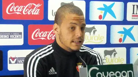 El defensa Tano Bonnin en rueda de prensa.