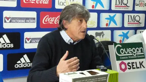 Martín Monreal comparece en la sala de prensa de Tajonar.