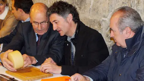 Presentación del primer queso Idiazábal de la temporada.