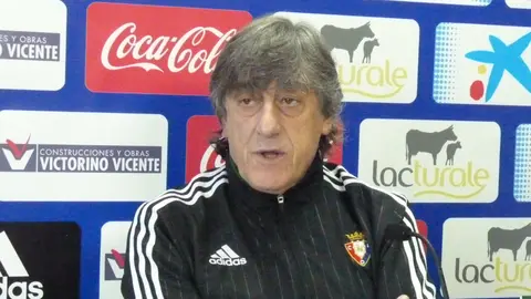 Martín Monreal comparece en la sala de prensa de Tajonar.