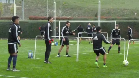 Partidos de fútbol - tenis en Tajonar.