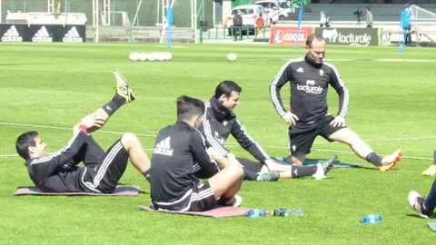 Los jugadores rojillos al final del entrenamiento.