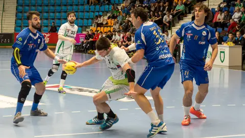 Partido entre Helvetia Anaitasuna y SD Teucro (33-29) disputado en el pabellón Anaitasuna. (5). IÑIGO ALZUGARAY