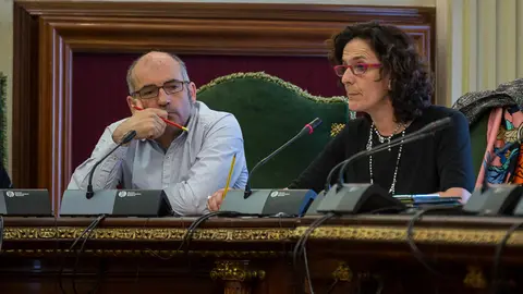 Joxe Abaurrea e Itziar Gómez en la reunión de la Comisión de Asuntos Ciudadanos del Ayuntamiento de Pamplona. (6). IÑIGO ALZUGARAY