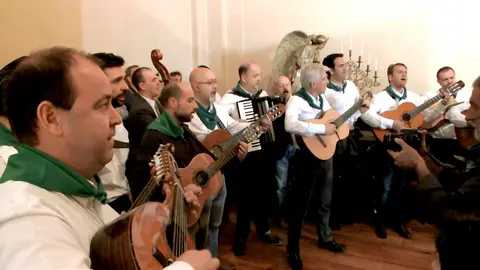 La Cofradía de San Saturnino despide a El Guti en la Iglesia de San Lorenzo de Pamplona.