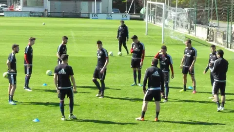 Los jugadores de Osasuna se entrenan en Tajonar.