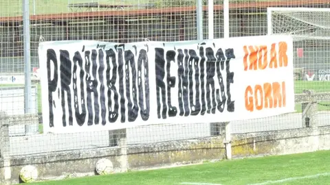 Pancarta de la peña Indar Gorri en Tajonar.