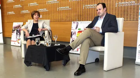 Juan Iribas en la presentación en Pamplona de su novela  El gaurdián de la intemperie. S. REDíN