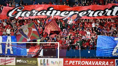 Hinchada rojilla en el Osasuna - Huesca PABLO LASAOSA 10