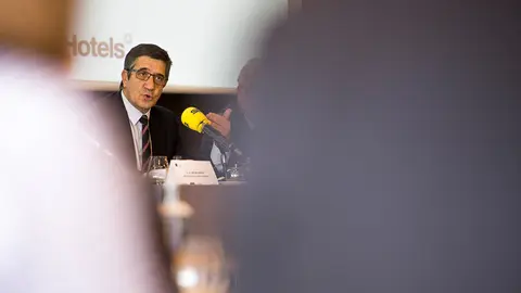 El presidente del Congreso, Patxi López, pronuncia la conferencia titulada _Igualdad y pluralismo en el Siglo XXI_ en el _Foro Ser Navarra_ PABLO LASAOSA 16