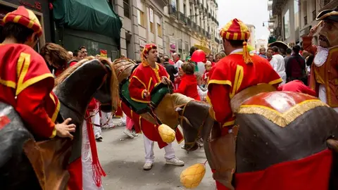 Comparsa de gigantes y cabezudos de Pamplona. Sanfermines, San Fermín, Actividades infantiles, kilikis, niños, zaldikos.  JESÚS GARZARÓN  (1)
