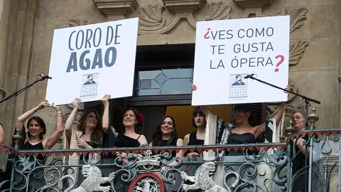 Concierto de AGAO en el Ayuntamiento de Pamplona PABLO LASAOSA 08