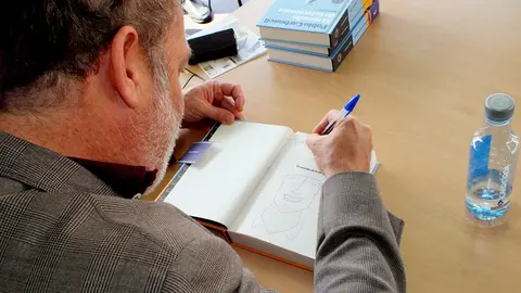 Pablo Carbonell presenta El mundo de la tarátula en la Feria del Libro de Pamplona. S. REDíN (2)