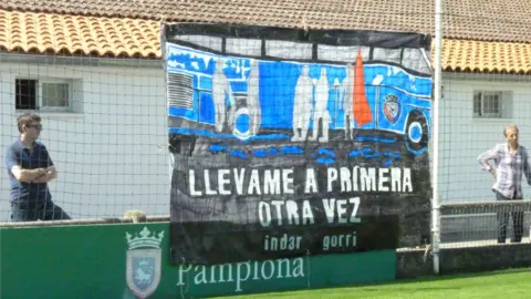 Pancarta de Indar Gorri en Tajonar.