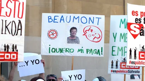 CCOO se manifiesta frente al Palacio de Navarra en defensa de los derechos de los pensionistas. S. REDíN  (6)