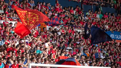 Imágenes de la grada de El Sadar antes del inicio del partido de play-off Osasuna-Nastic. IÑIGO ALZUGARAY