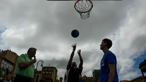 Día del baloncesto en la calle con la presencia de Fernando Romay PABLO LASAOSA 06